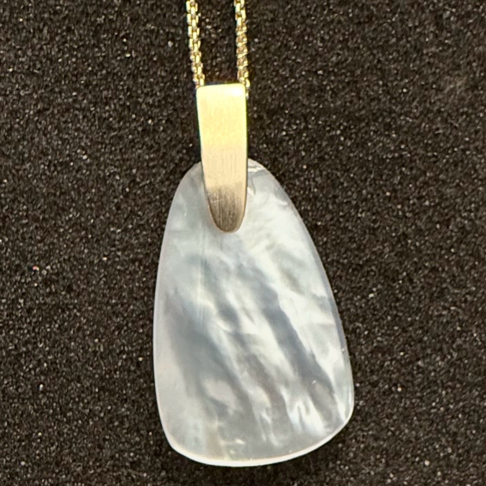 Kendra Scott Gold plated necklace with white abalone pendant